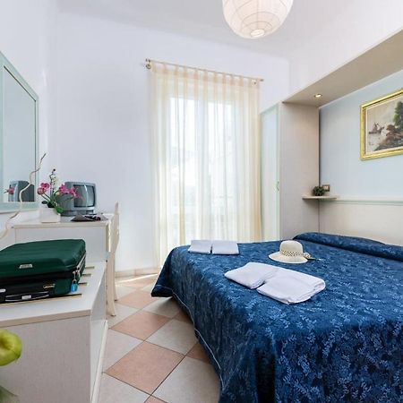 Hotel Bruna Martinsicuro Buitenkant foto
