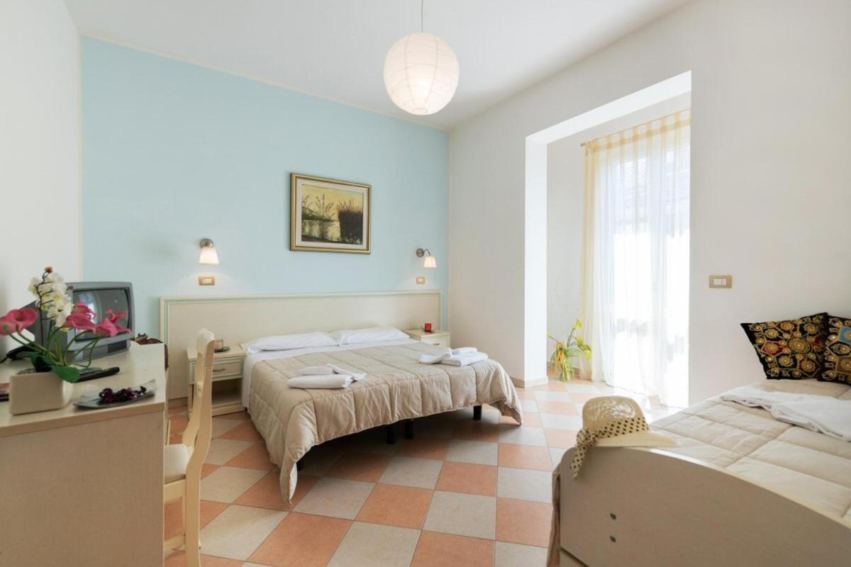 Hotel Bruna Martinsicuro Buitenkant foto