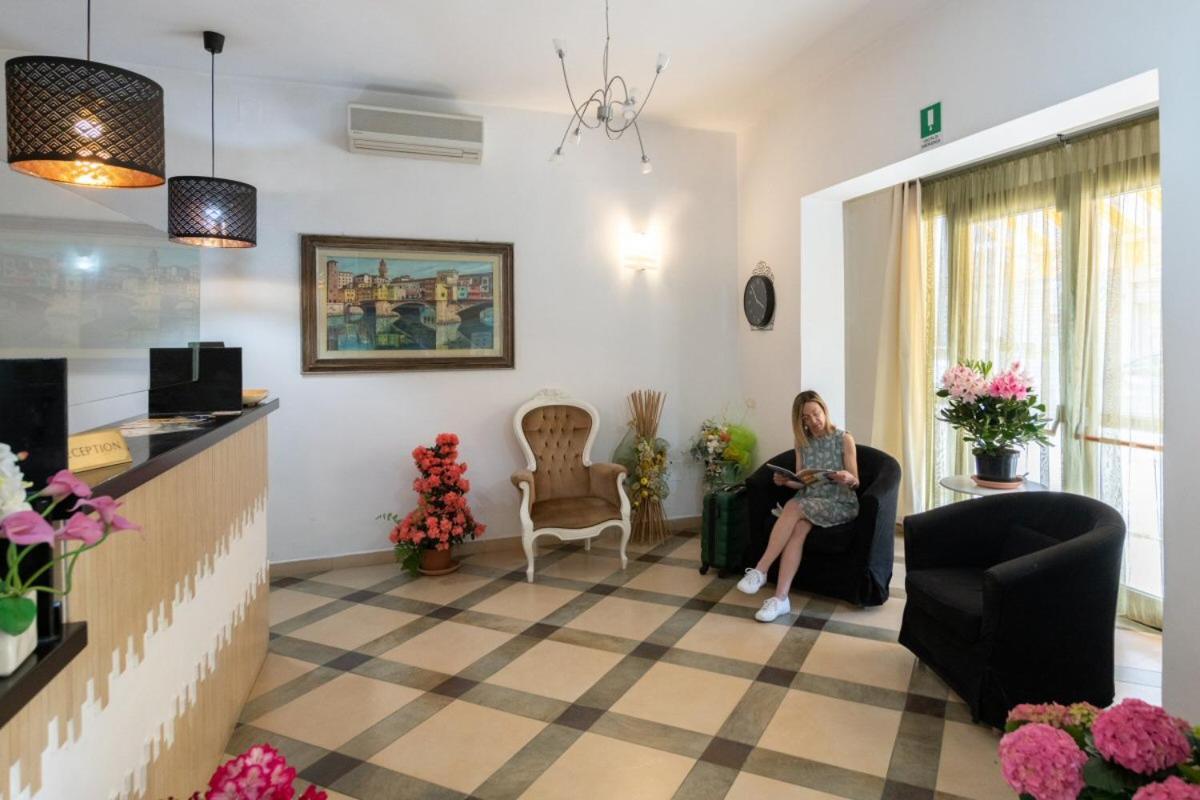 Hotel Bruna Martinsicuro Buitenkant foto
