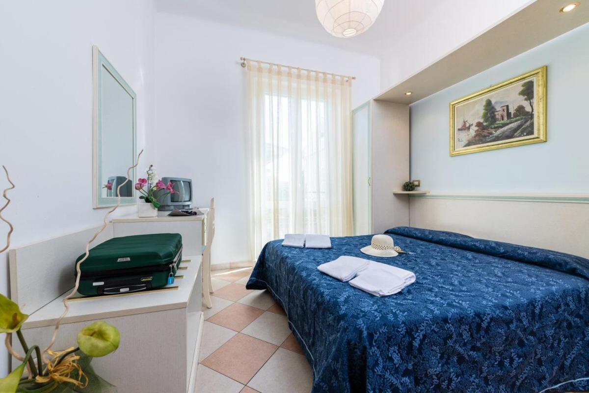 Hotel Bruna Martinsicuro Buitenkant foto